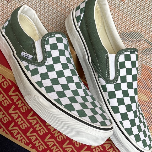 Vans Men’s Classic Slip-0n
Color Theory Checkerboard
VN0A5JMHYQW
Sneakers - Picture 9 of 16